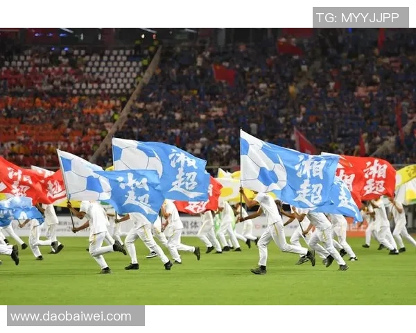 足球明星曼尼尔的传奇之路与他对足球的无限热爱与奉献