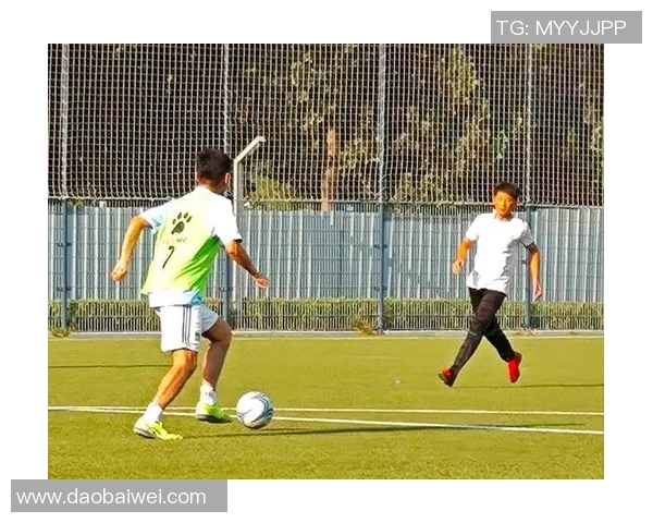 足球明星虚拟操控视频揭秘如何在虚拟世界中体验真实球场激情与技巧 足球明星虚拟操控视频揭秘如何在虚拟世界中体验真实球场激情与技巧