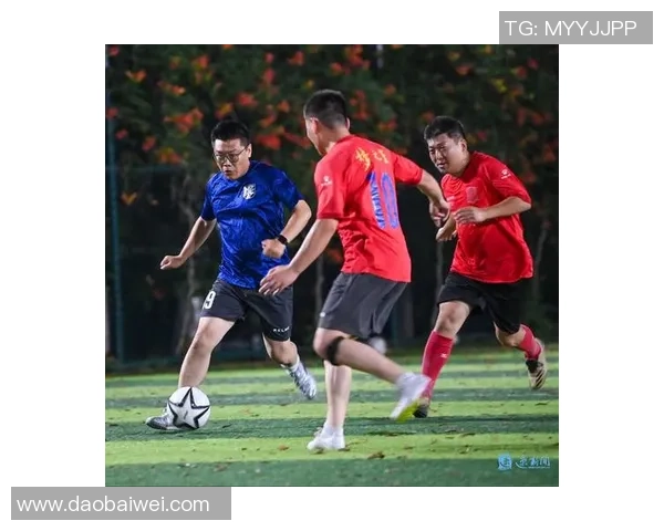 时尚运动风足球长袖套装助你尽情挥洒汗水与激情的完美选择