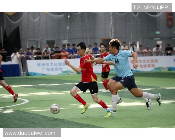 青哥足球带你领略激情四溢的绿茵场，畅享每一场精彩赛事的无限魅力与乐趣